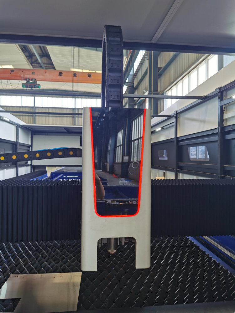W pełni zamknięta maszyna do c – Industrial Laser Cutting Machines recenzja i cena